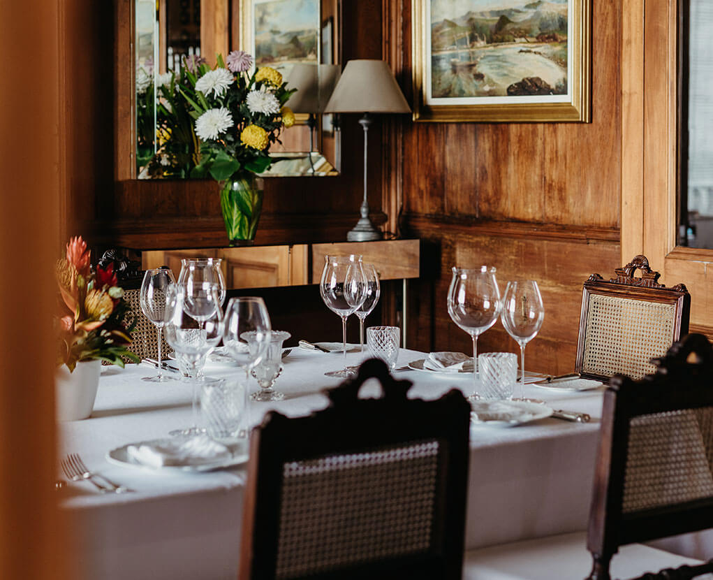 Elegant table for wedding event at Le Chateau de Bel Ombre