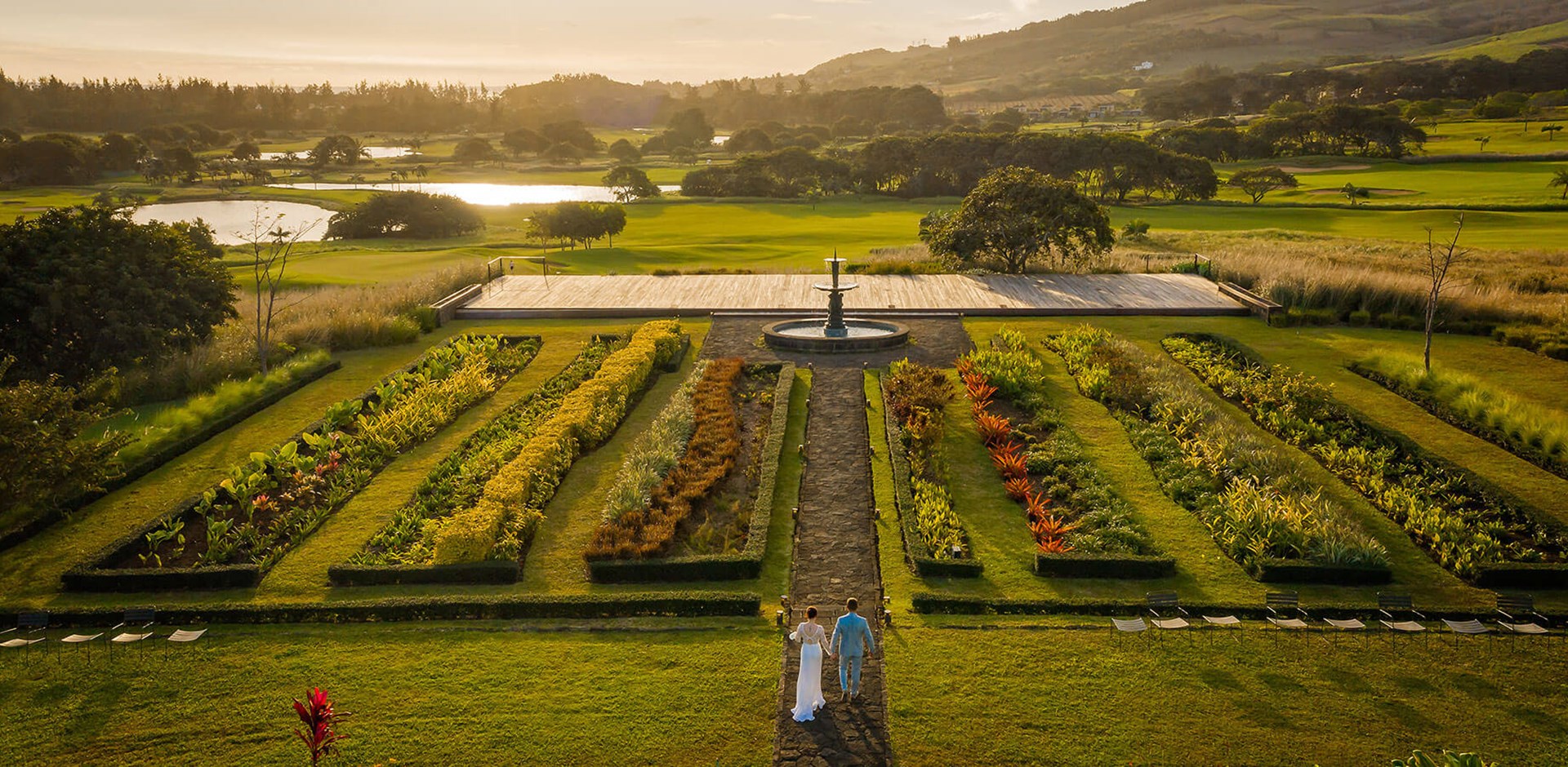 Vue aérienne d’un mariage au coucher du soleil au Château de Bel Ombre