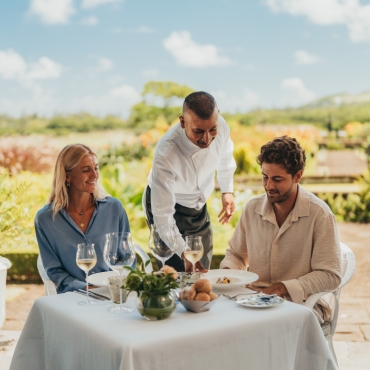 Lunch and dinner experiences featuring refined cuisine and exceptional hospitality